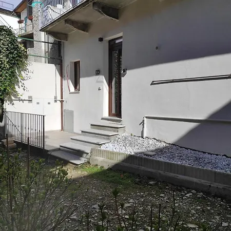 Via Varesella *